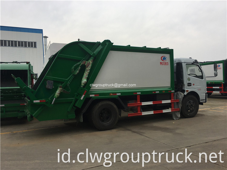 Garbage Collector Truck4